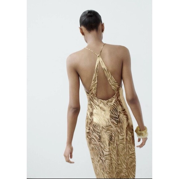 ZARA WOMEN SS24 MEDIUM FOIL ANIMAL PRINT MIDI HALTER GOLD DRESS 1165/164/035 - Picture 4 of 17
